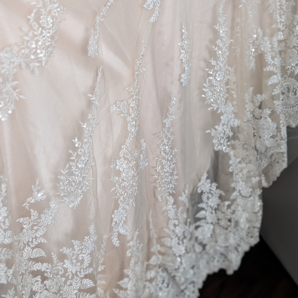 Maggie Sottero Nola Lace Wedding Dress - Picture 7 of 17